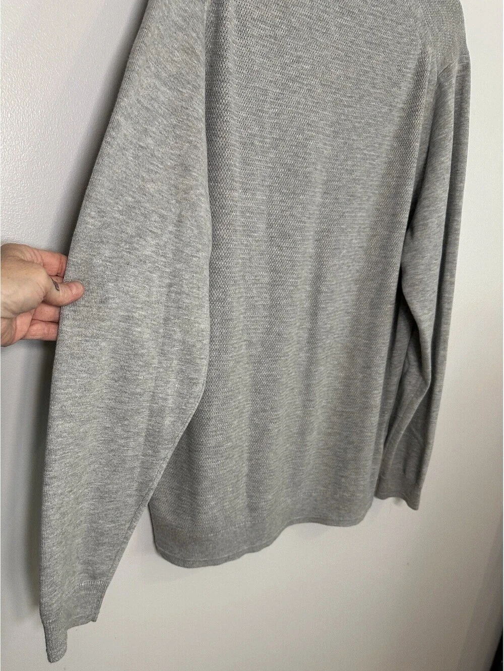 Tommy Bahama Island Zone Coolside Vneck Grey Sweater Size XL EUC.